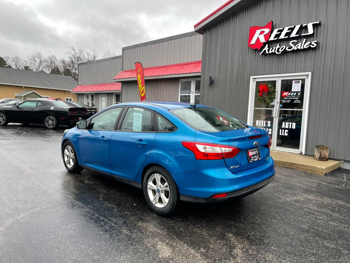 2014 Blue /Black Ford Focus SE Sedan (1FADP3F2XEL) with an 2.0L I4 DOHC 16V FFV engine, 6-Speed Automatic transmission, located at 547 E. Main St., Orwell, OH, 44076, (440) 437-5893, 41.535435, -80.847855 - Photo#11